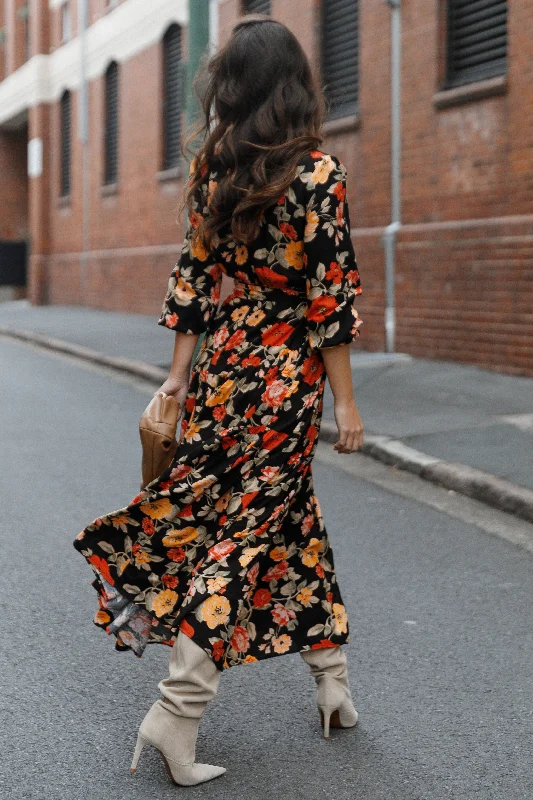 - Pet monitor with cameraRuana Maxi Dress - Black Floral