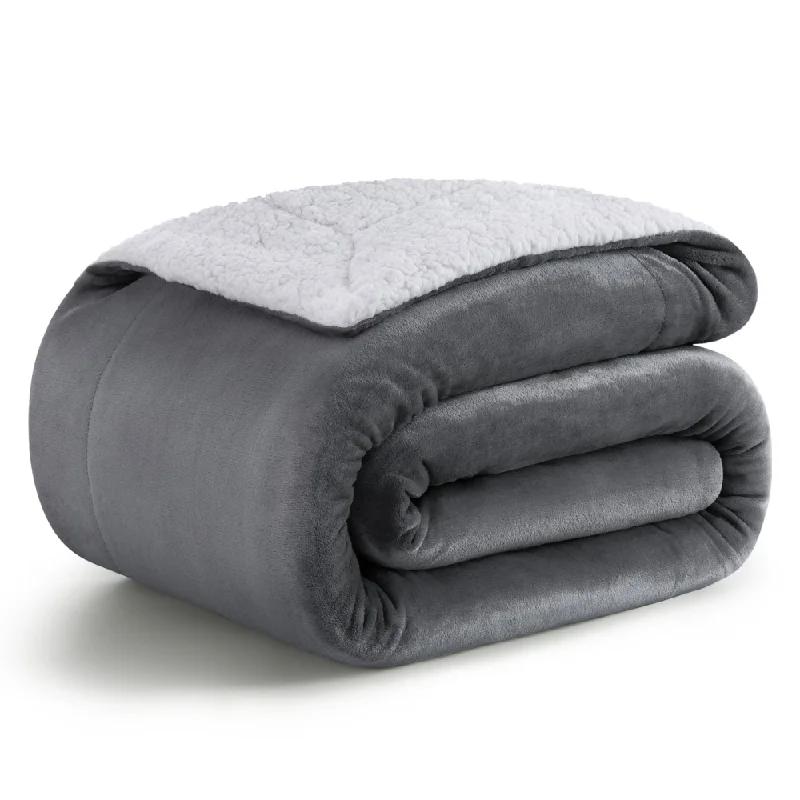 - Teething and chewing toys for puppiesFLEECE BLANKET IR H1-14