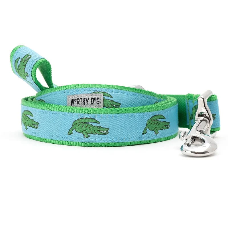  . **Cat drinking fountain filter model**Alligators Dog Leash Blue