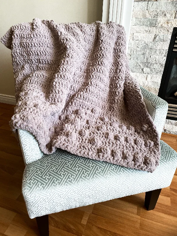 - Remote interactive pet feederHendry Blanket (Crochet)